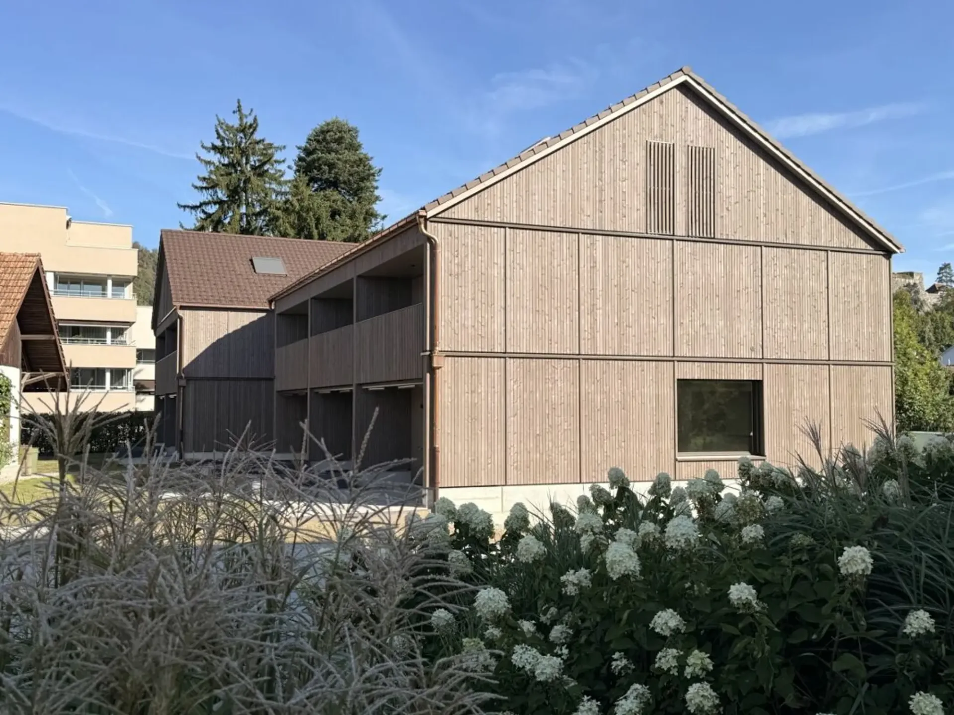 Modernes Wohnen mit Galerie, Garten und eigener Tiefgarage (Eckhaus)