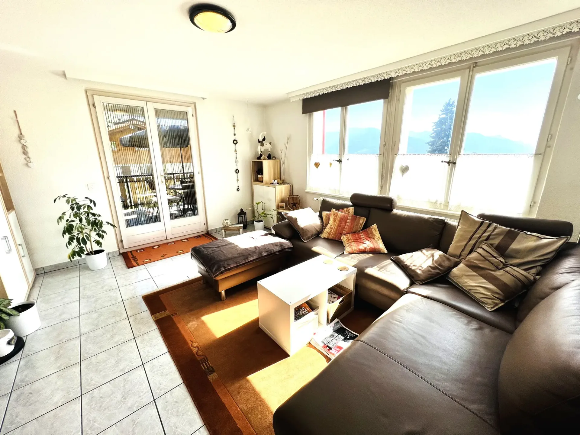 Einzigartiges Angebot! Geräumiges Haus zur Renovierung - 2 Wohnungen mit 6.5 Zimmern