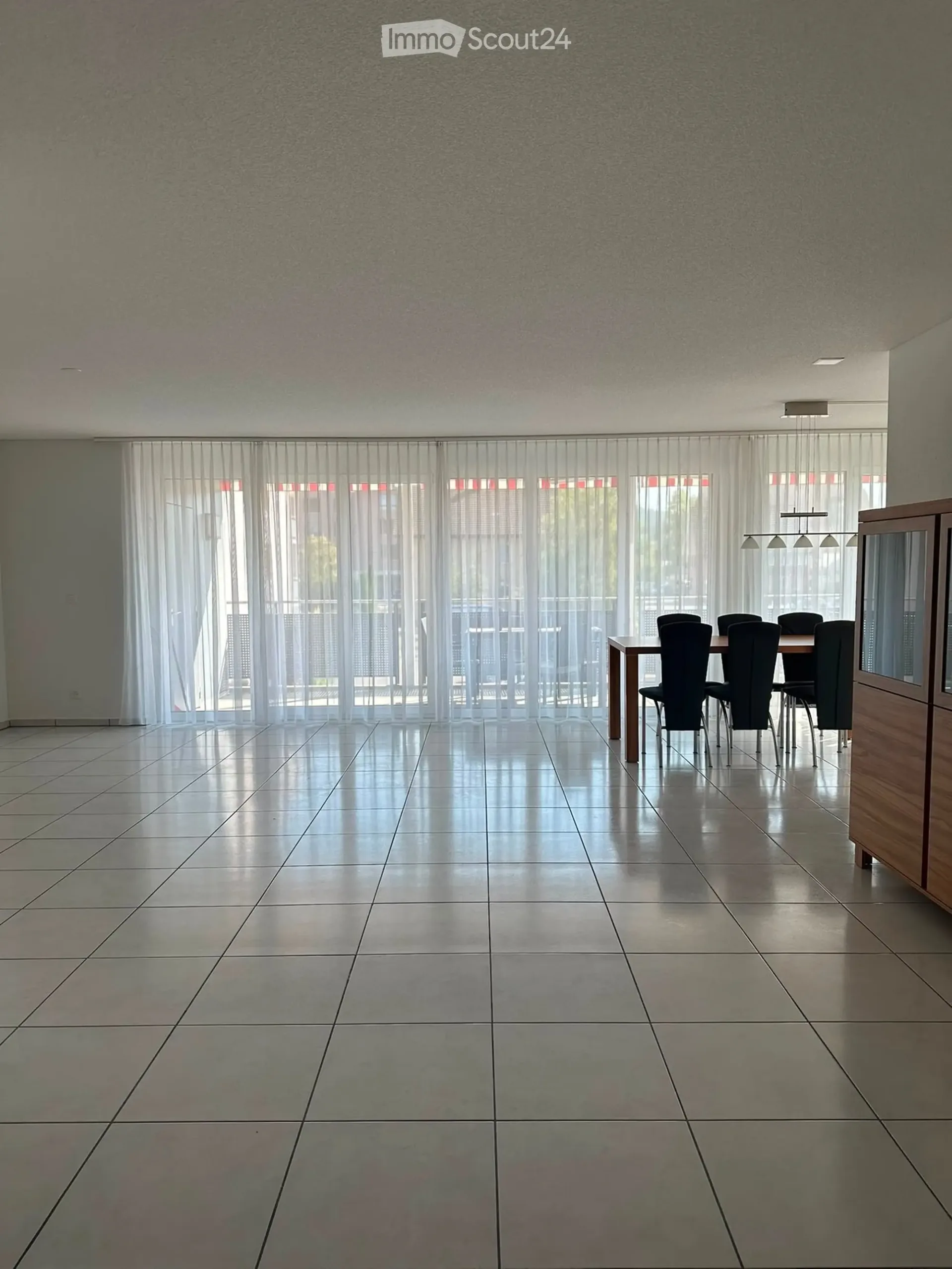 Helle 5.5-Zimmer-Wohnung mit Balkon in Hunzenschwil – ab sofort verfügbar!