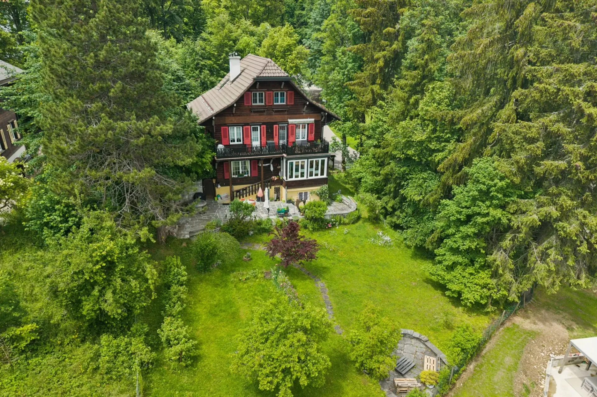 Charmantes Haus mit 2 Apartments in einer grünen Oase