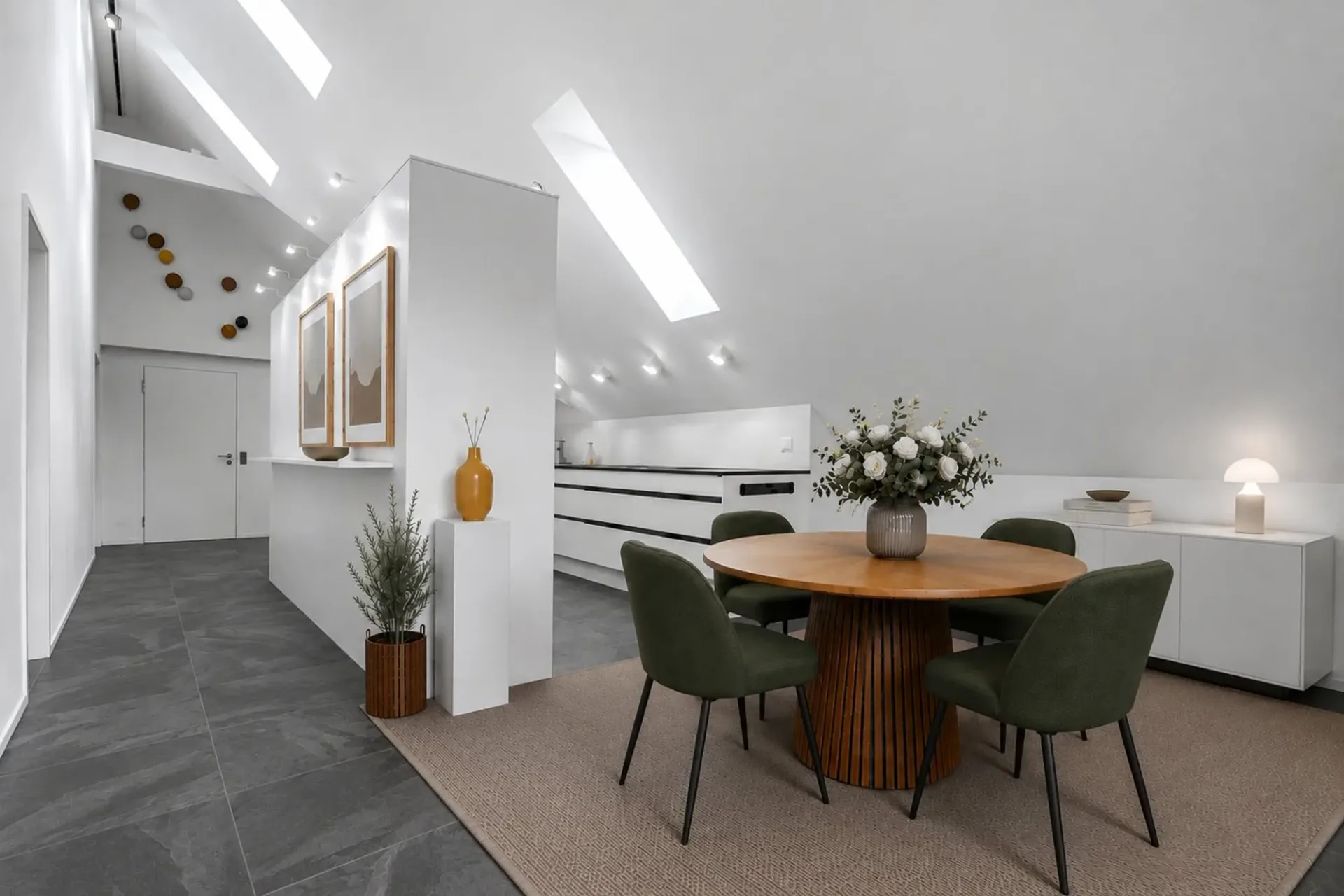 Dachwohnung mit Charakter - 4.5-Zimmer, 152m² Wohnfläche, Raumhöhen >6m und Weitsicht