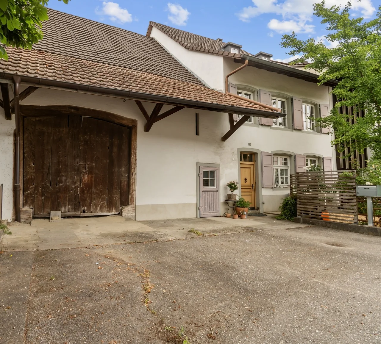 Charming Baselbieter farmhouse with modern living comfort!