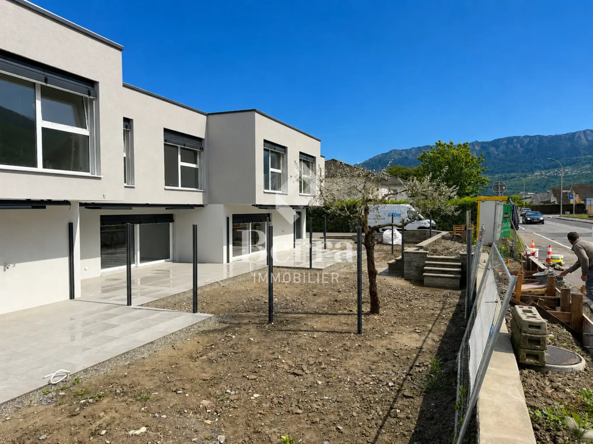 Villa mit 5,5 Zimmern und 3 Parkingplätzen inklusive !!