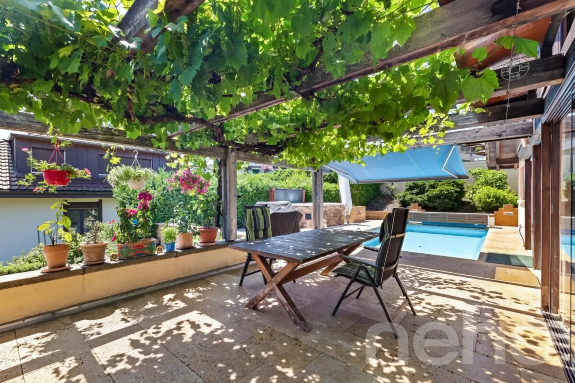 Wohnen mit Aussicht, Pool und besonderem Ambiente
