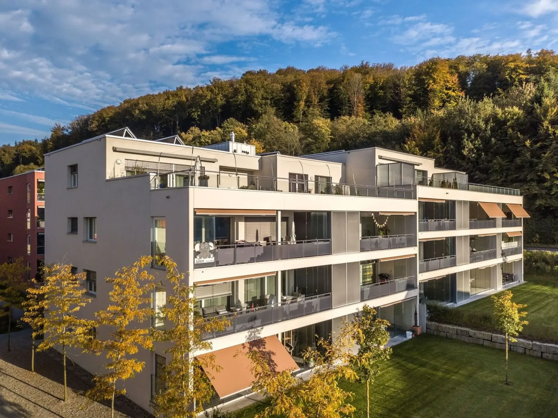 Neuwertige 4.5 Zi-Wohnung nähe Wald und Spital