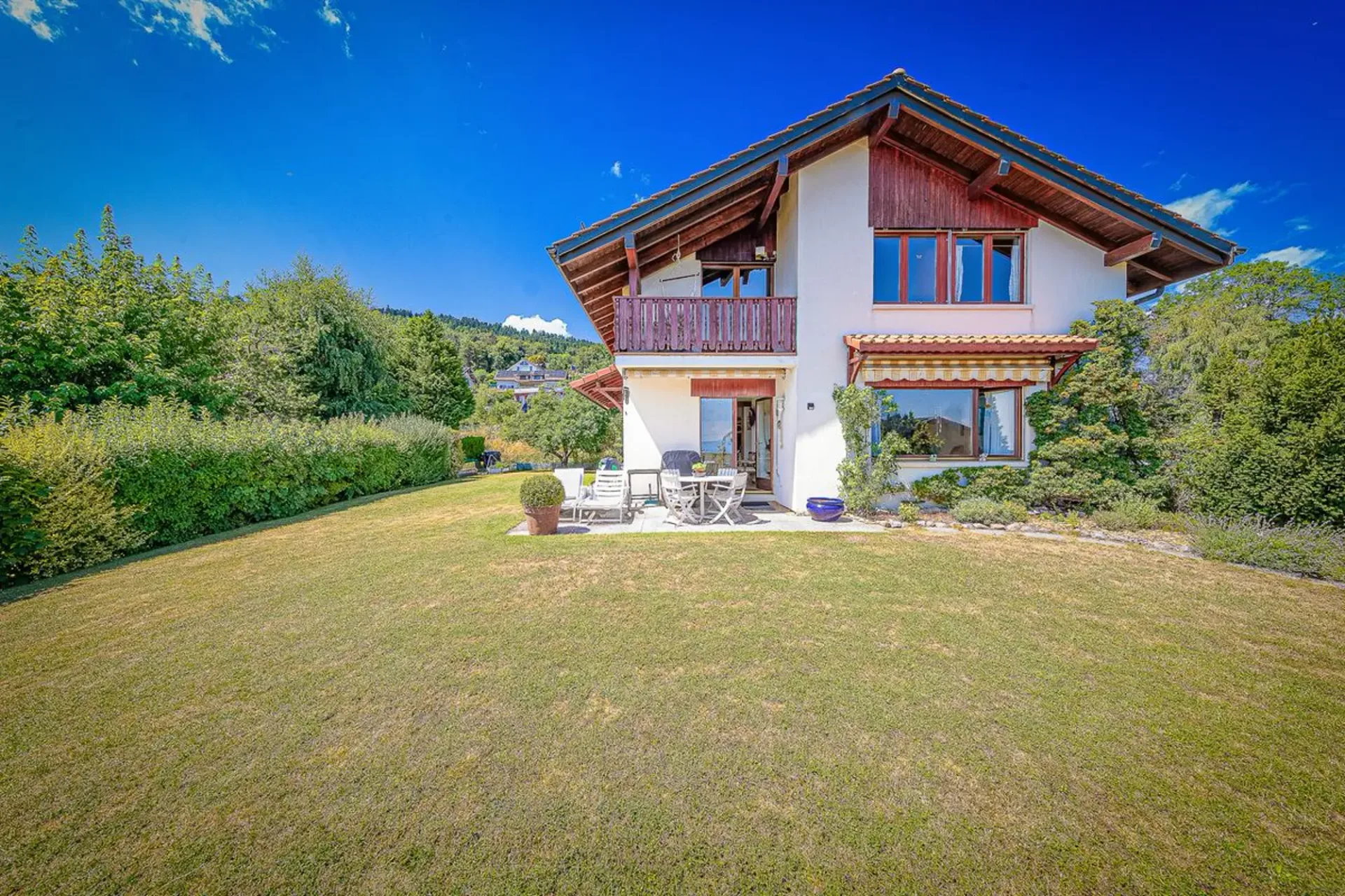 Bella casa ad Arzier-Le Muids con vista sul lago!