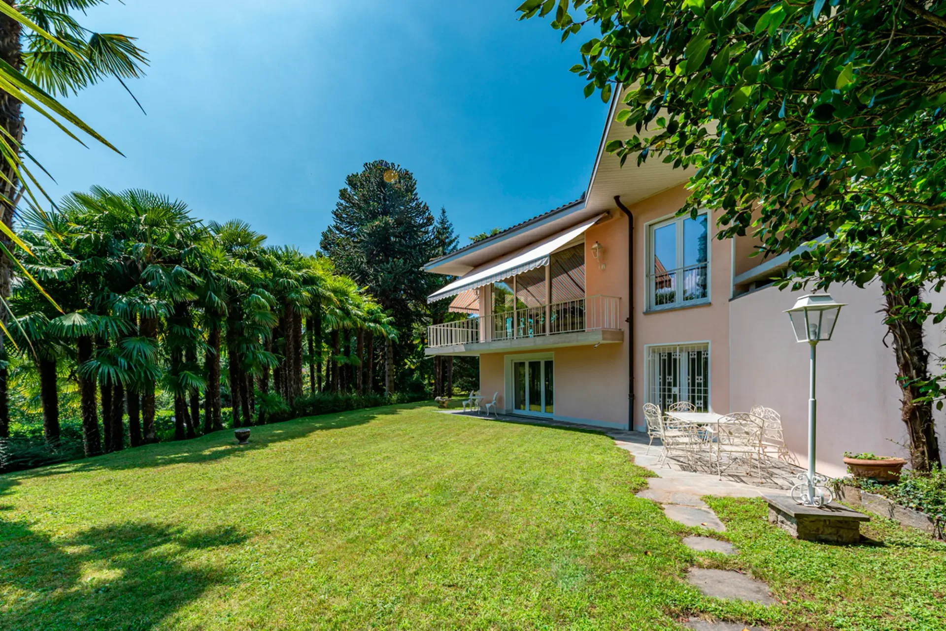 Villa Eden | 2'840 mq con riserva edificatoria alle porte di Lugano