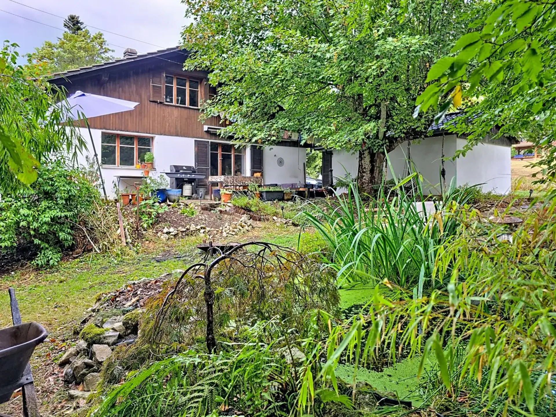 Maison avec grand terrain et potentiel d'autonomie - Chaumont (NE)