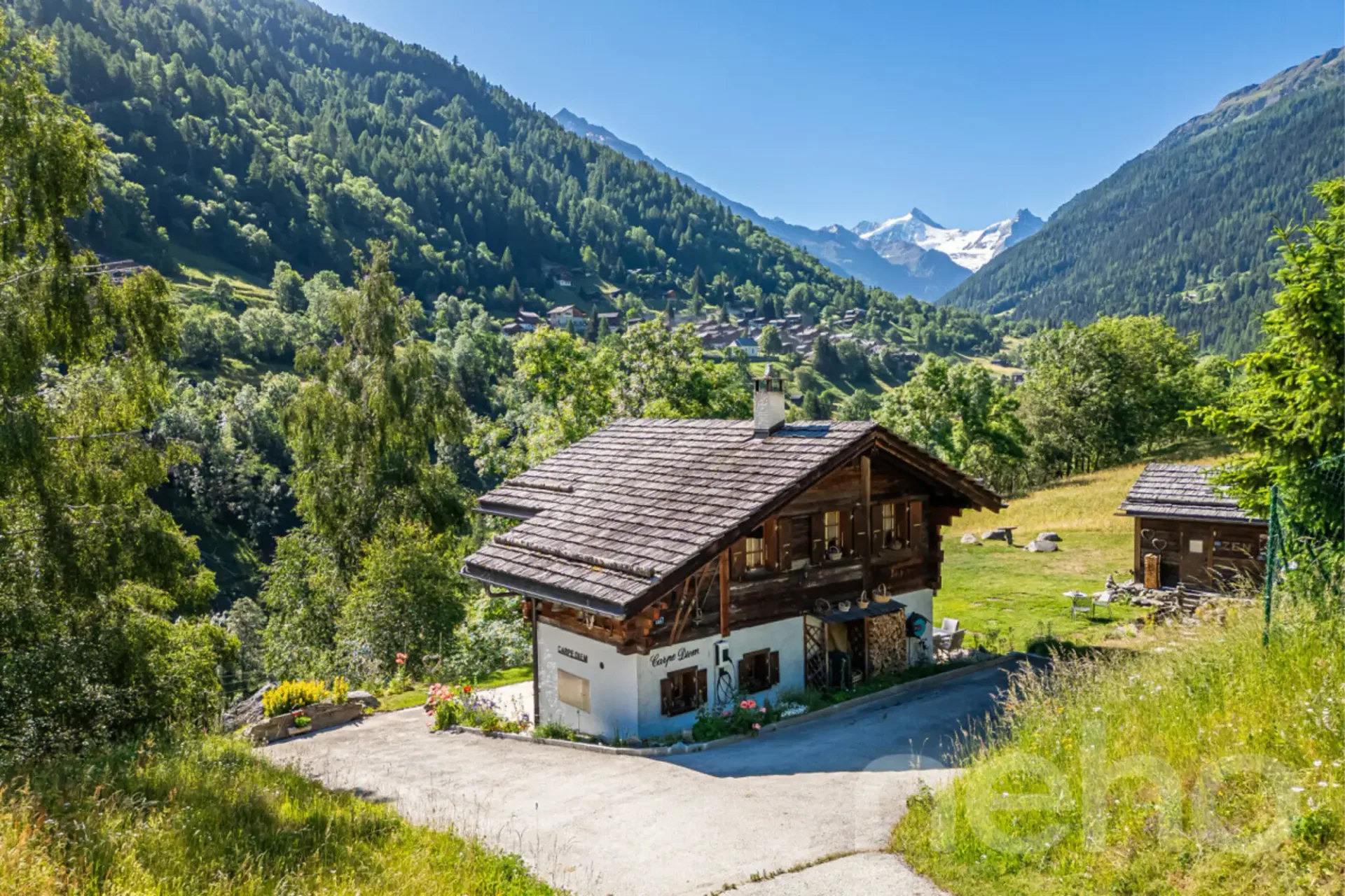 Chalet authentique avec dépendance de charme