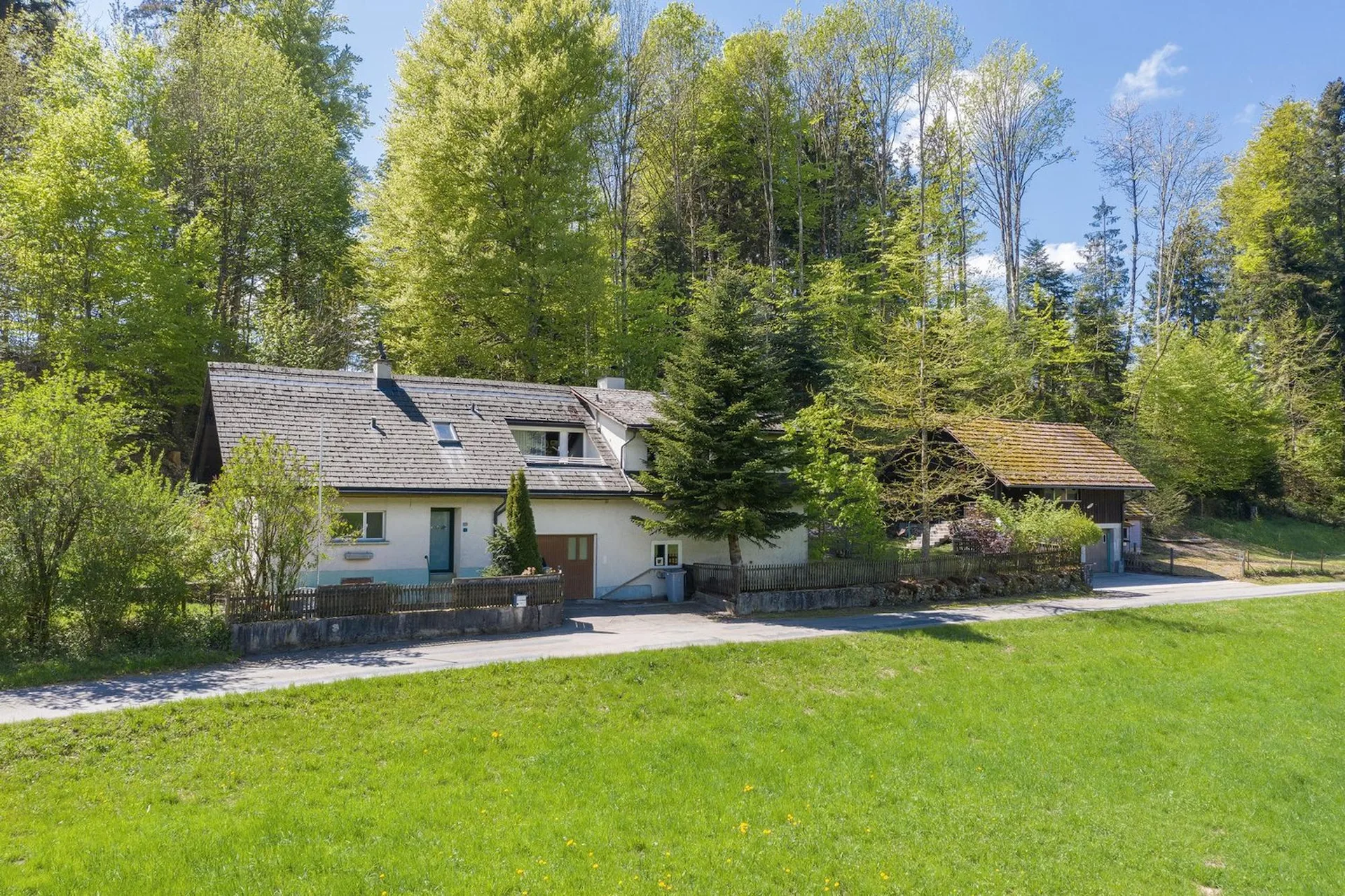 RESERVIERT - Naturidylle mit viel Land, Nebengebäude & Privatsphäre – Nähe Zug und Zürich