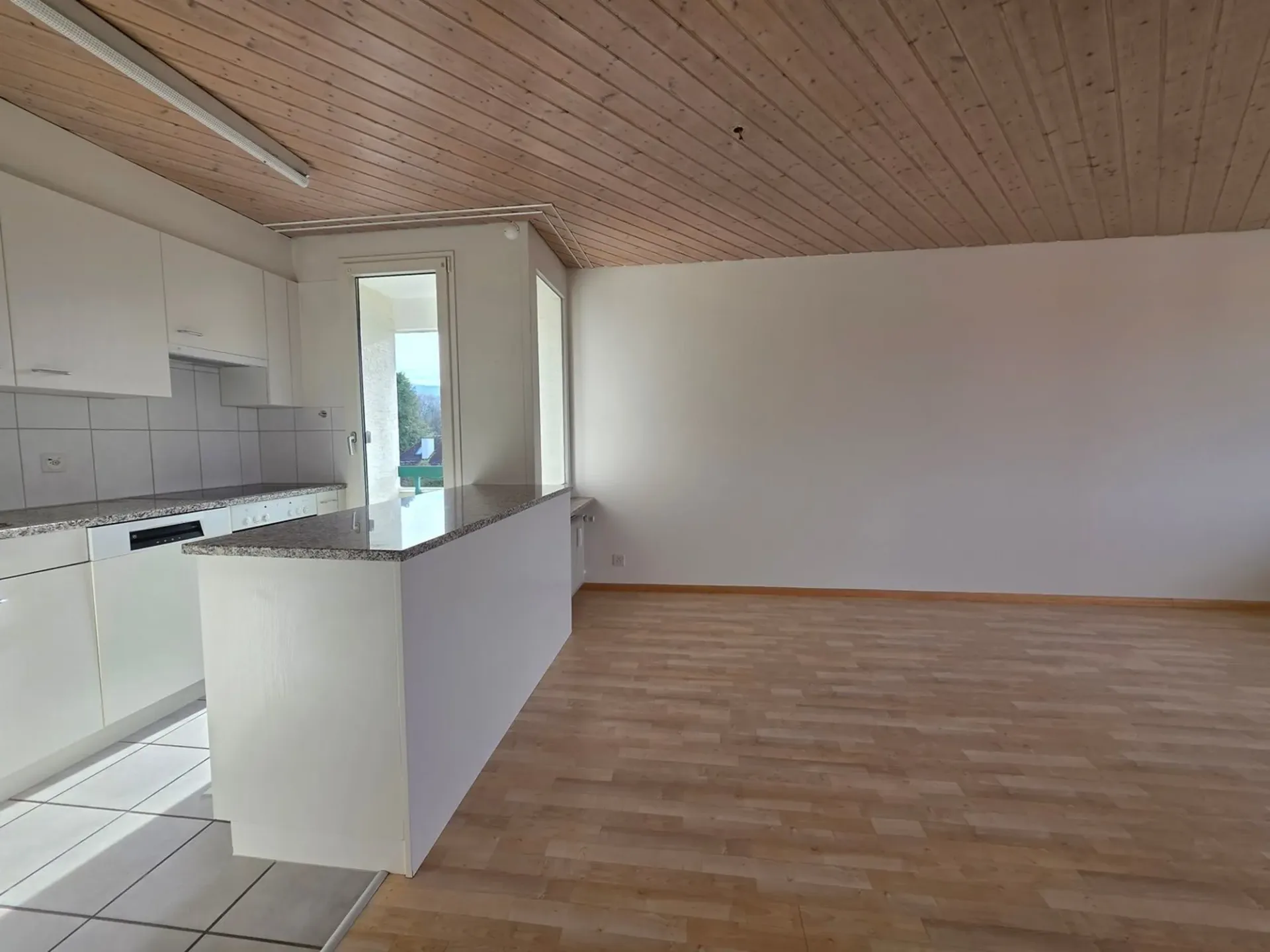 Hübsche,  helle 4-Zimmer-Whg mit toller Aussicht (6.OG mit Lift) in Arlesheim
