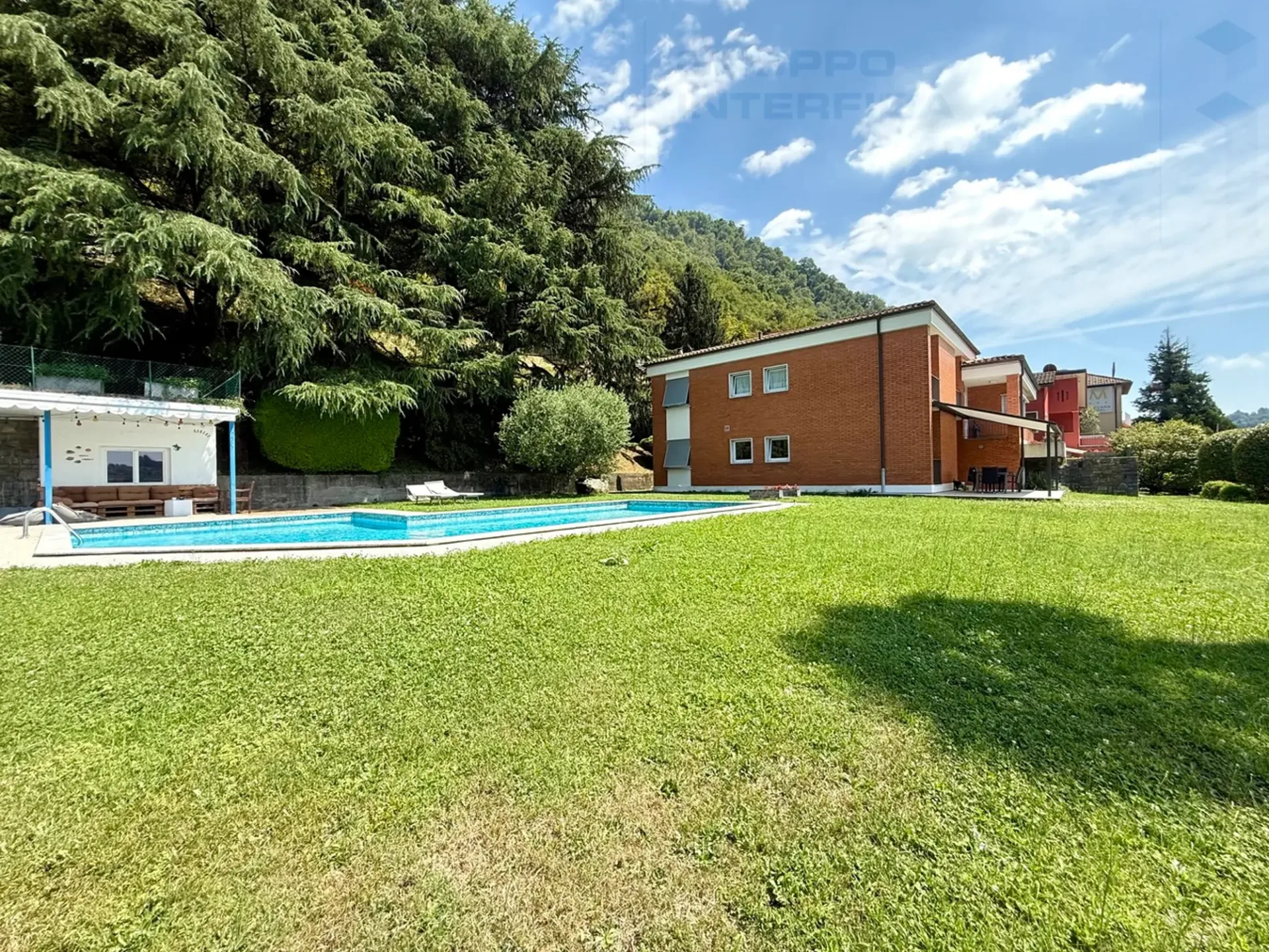 GRANDE VILLA CON PISCINA