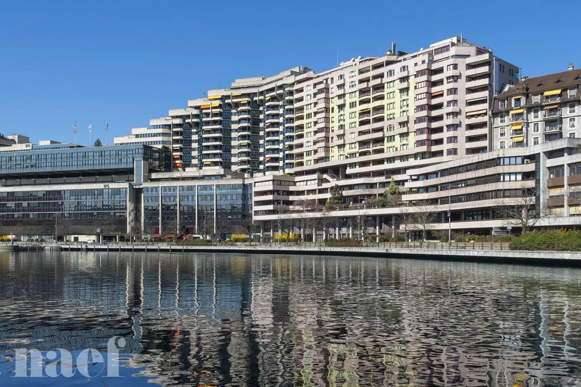 Offices of approximately 292 m2