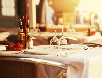 CAFÉ-RESTAURANT IDEALLY LOCATED - HIGH VISIBILITY IN JONCTION NEIGHBORHOOD