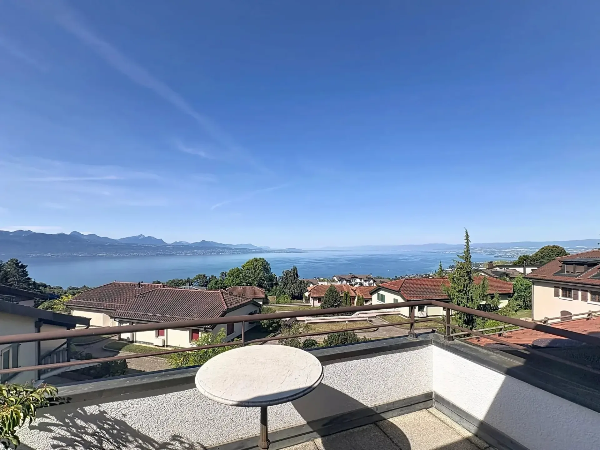 Attikawohnung von 135 m² mit atemberaubendem Blick auf den Genfersee