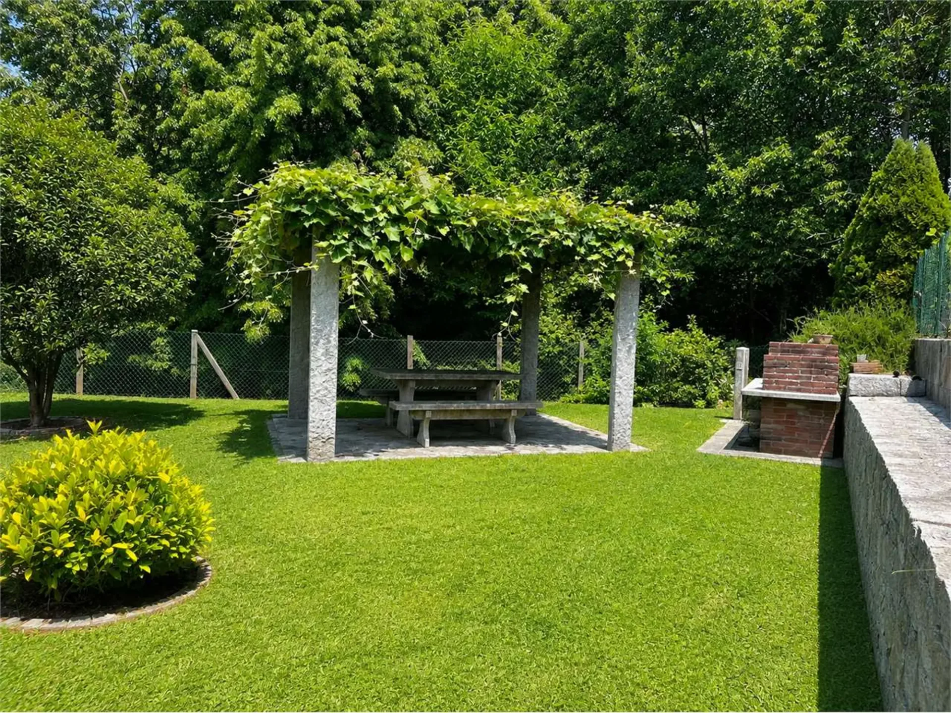 Helles Appartement mit Garten und Fitnessraum im Wohnkomplex