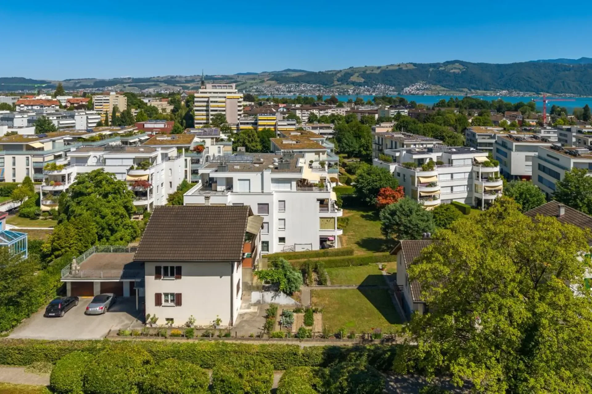 Bauland mit bestehendem Mehrfamilienhaus