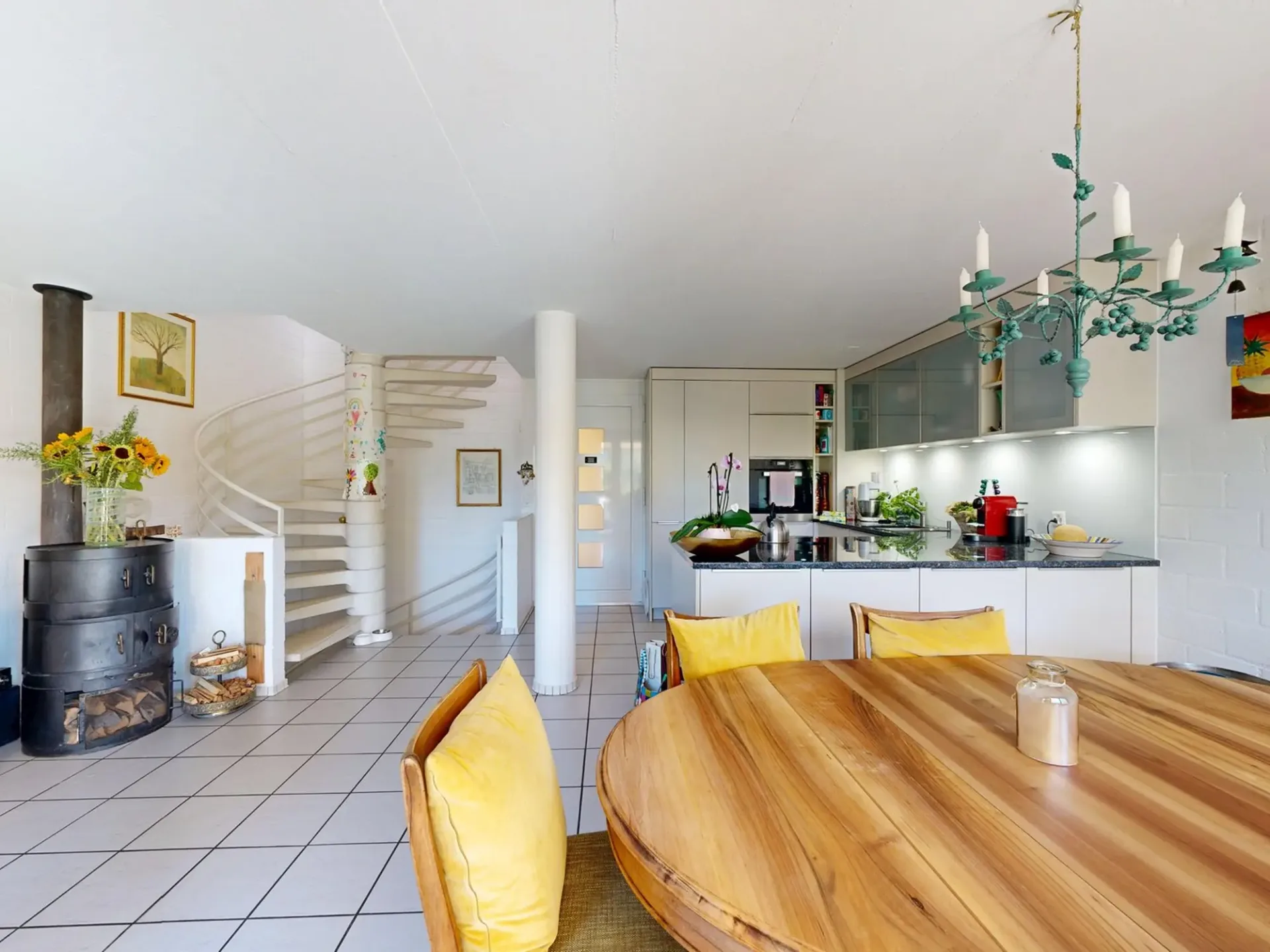 6.5-Zimmer-Doppelhaus mit Autoeinstellplatz