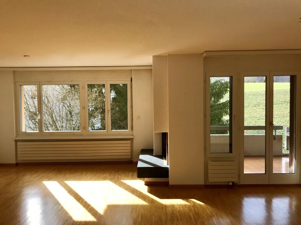 Living in the Green - with Fireplace and Balcony in Altstetten - TEMPORARY