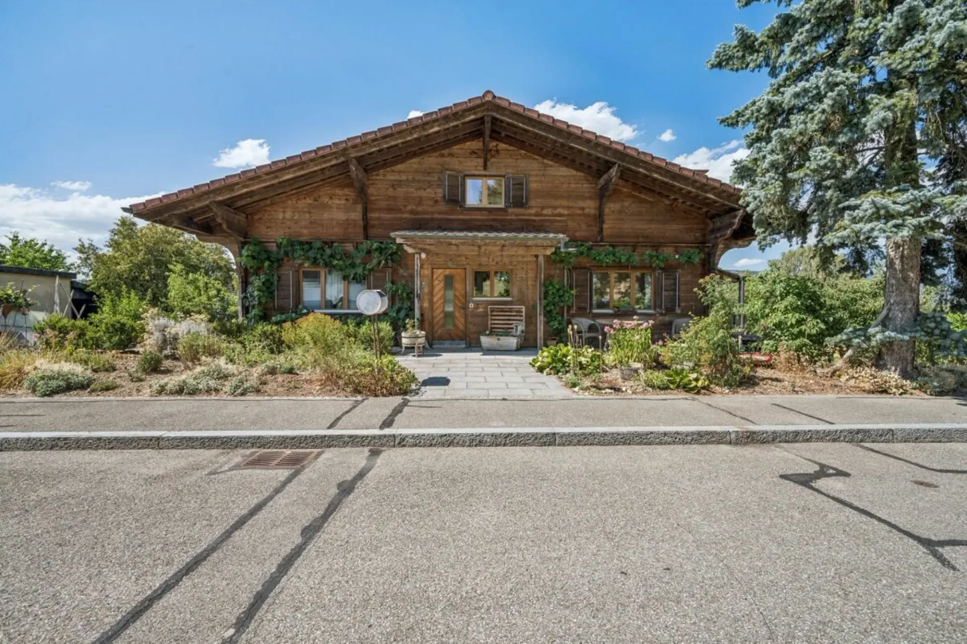 Chalet attractif de 5,5 pièces à Mörigen BE avec vue sur le lac de Bienne