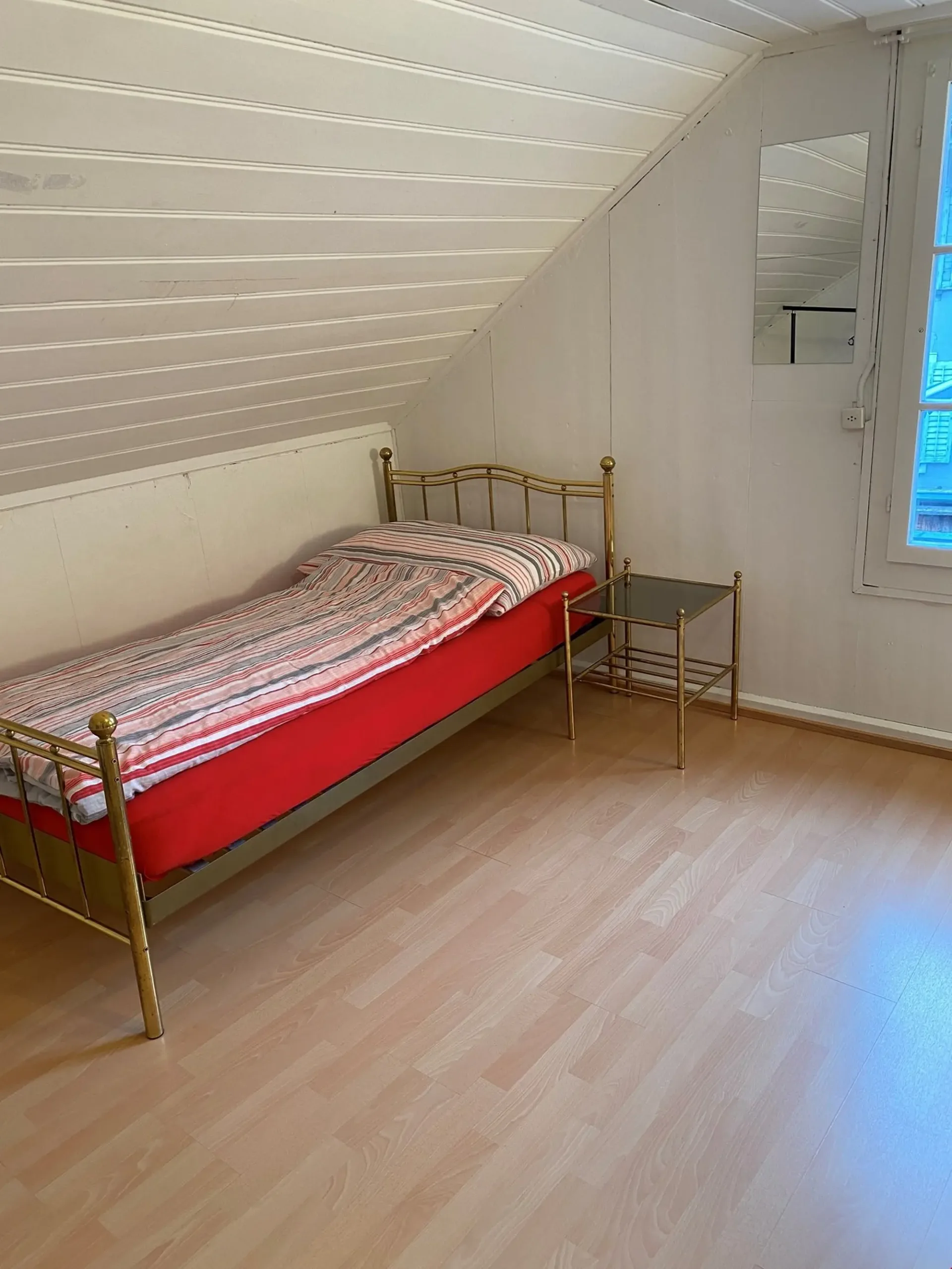 Im Zentrum von Altdorf: Günstiges, einfaches Zimmer zu vermieten!
