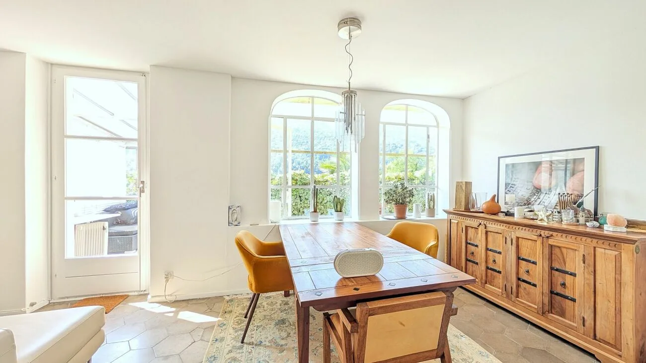 Casa di charme con giardino d'inverno e panorama sulle montagne