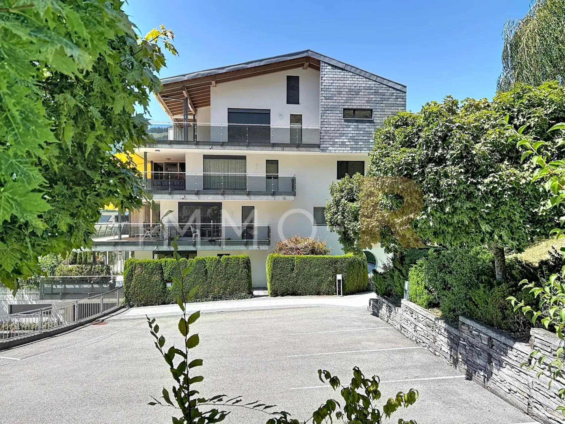 Geräumige Wohnung - Terrasse, Garten mit freier Sicht auf den Moléson