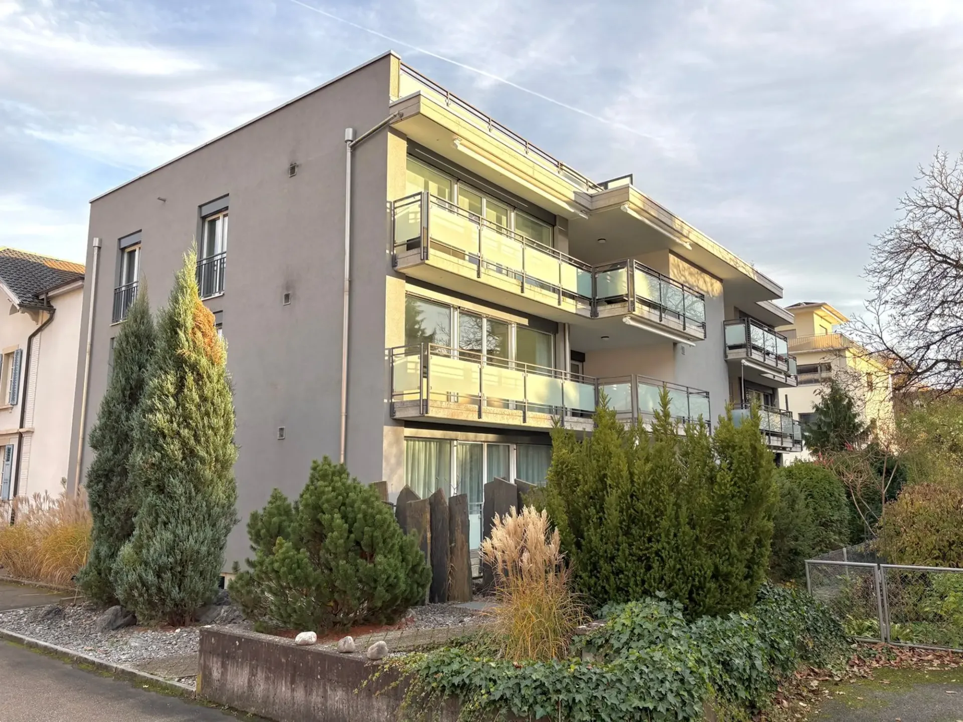 Attraktive 3,5-Zi.-Wohnung mit Balkon, Lift und Tiefgarage in zentraler Lage von Laufen