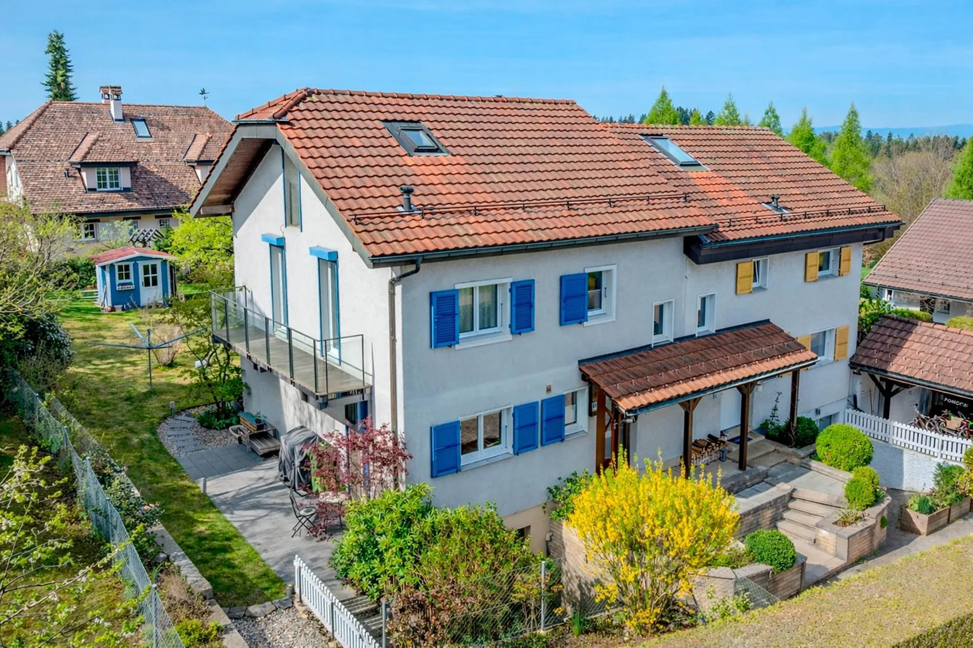 Charmantes Doppelhaus mit 5.5 Zimmern und Garten