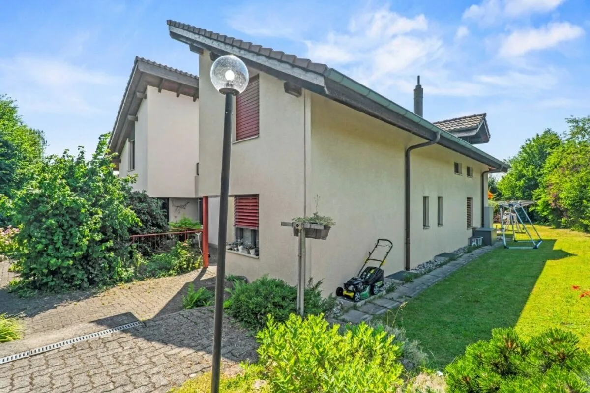 Last chance! House with large surroundings centrally located