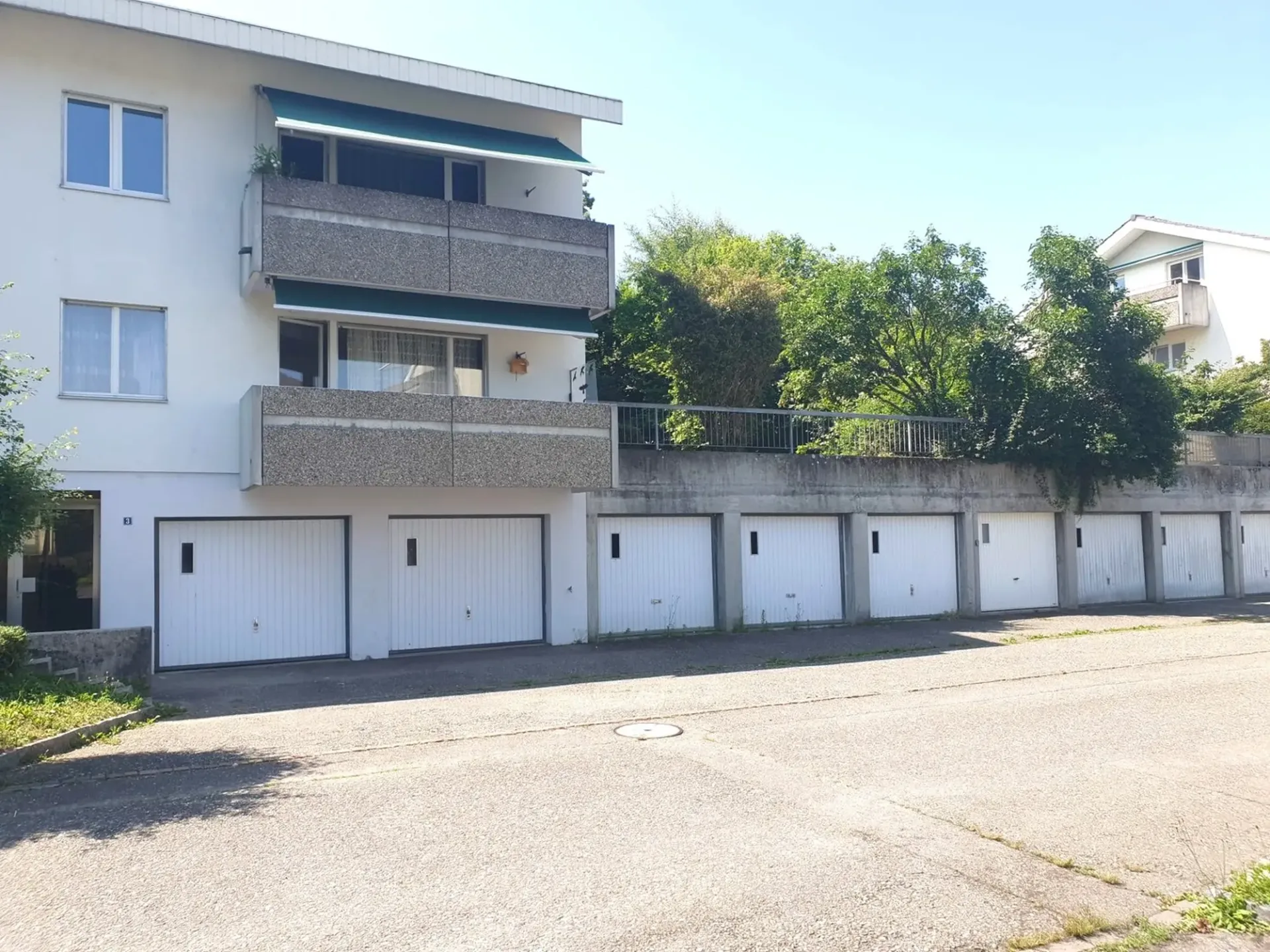 Single garage in Oberwil for rent