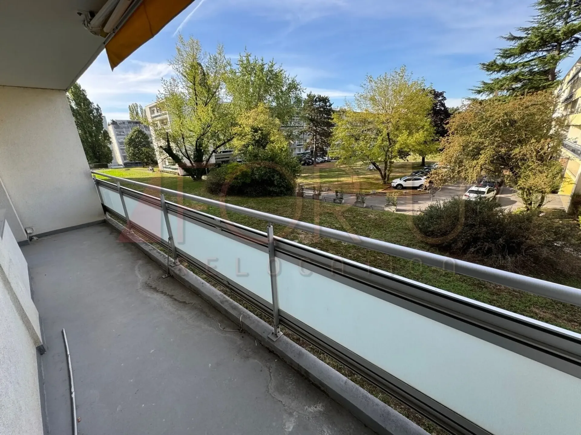Völlig neu renovierte 4-Zimmer-Wohnung mit Balkon in Meyrin