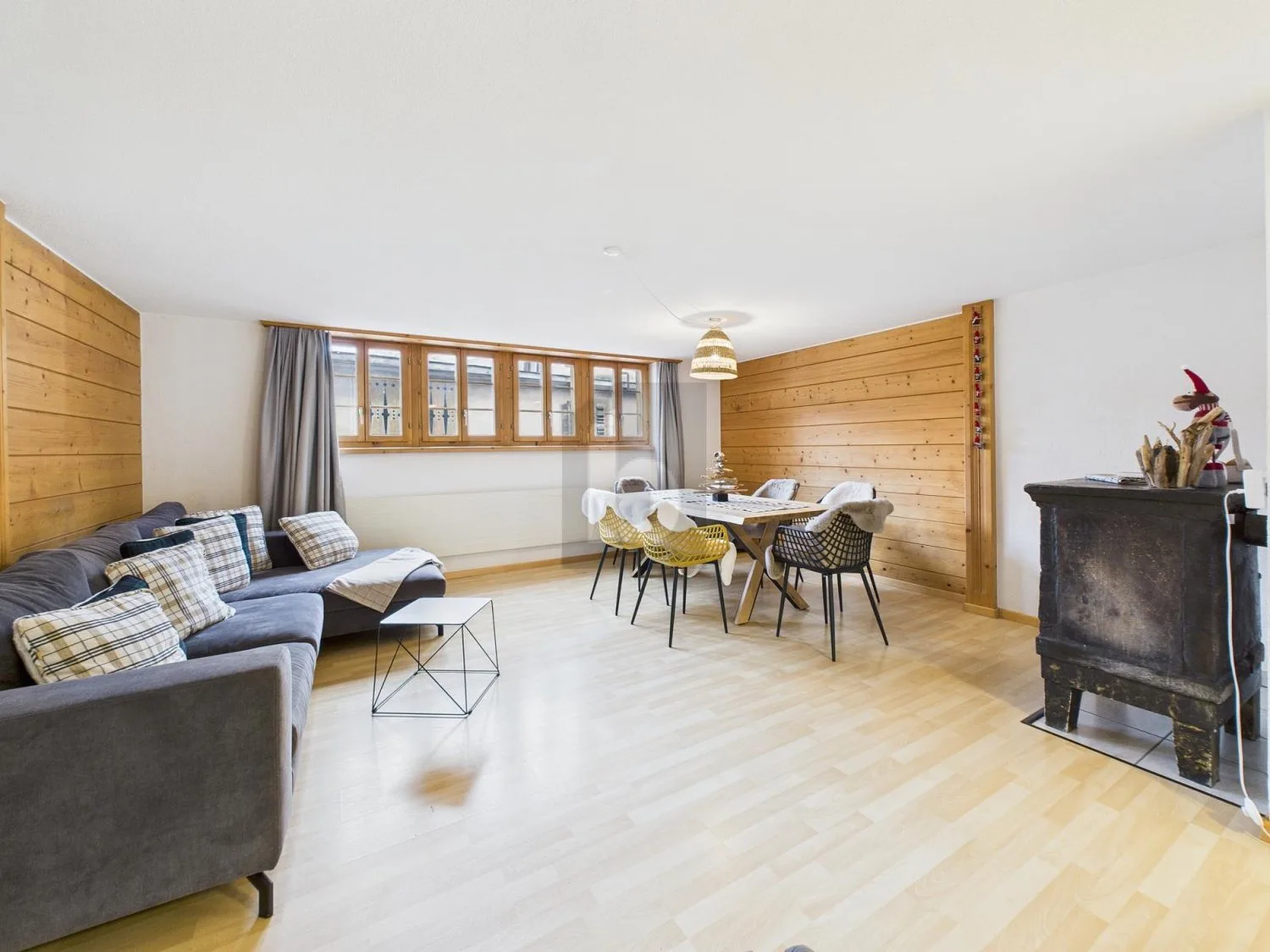 DISPONIBILE IMMEDIATAMENTE VICINO A FLIMS, LAAX, DISENTIS