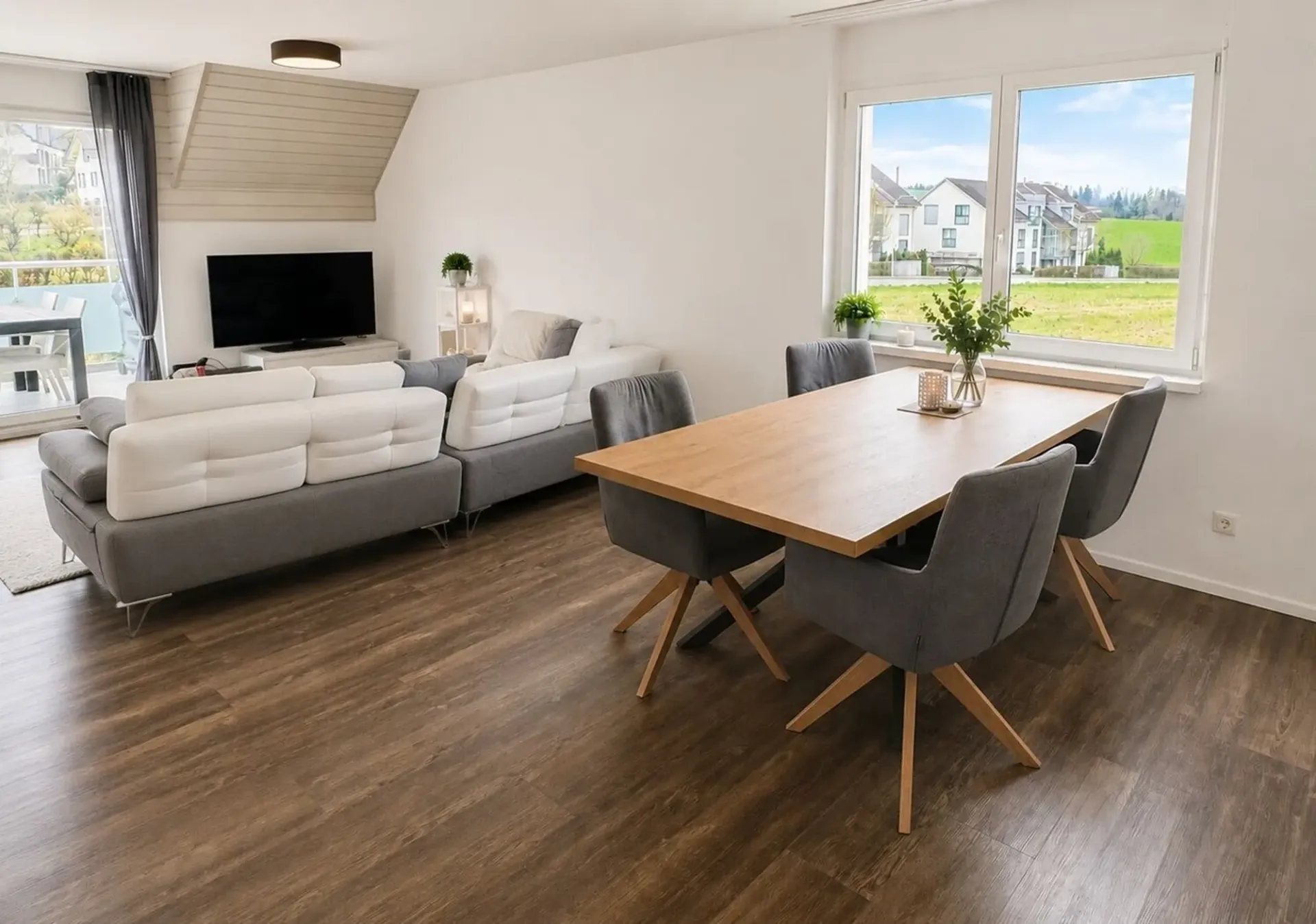 4.5-Zimmer-Maisonette-Dachwohnung mit Blick ins Grüne