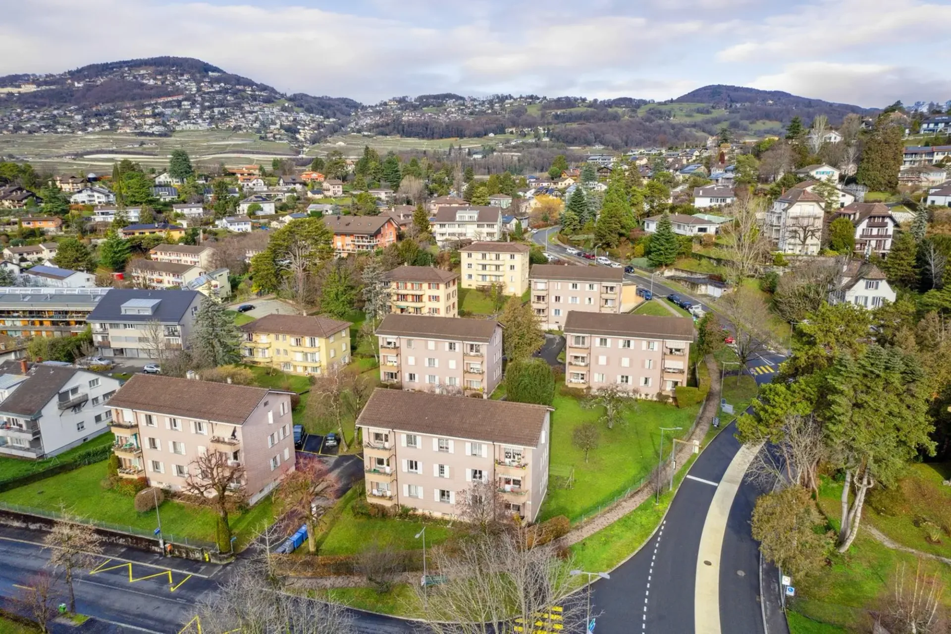 Four-room apartment with balcony in quiet neighborhood