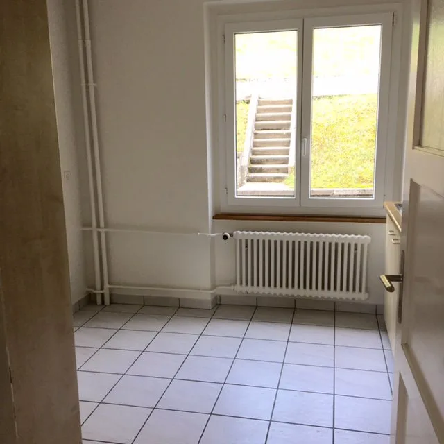 Charmant appartement de 3 pièces au rez-de-chaussée avec parquet d'...