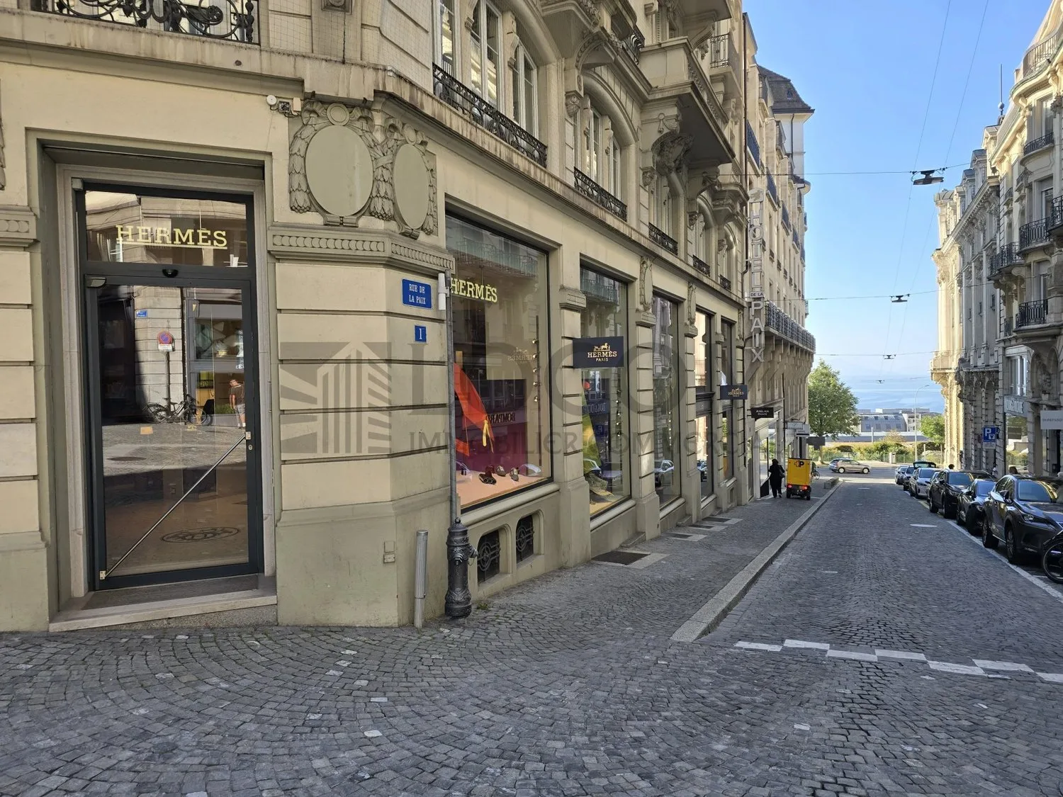 Belle arcade de 82 m² à la rue de la Paix à côté d'Hermès