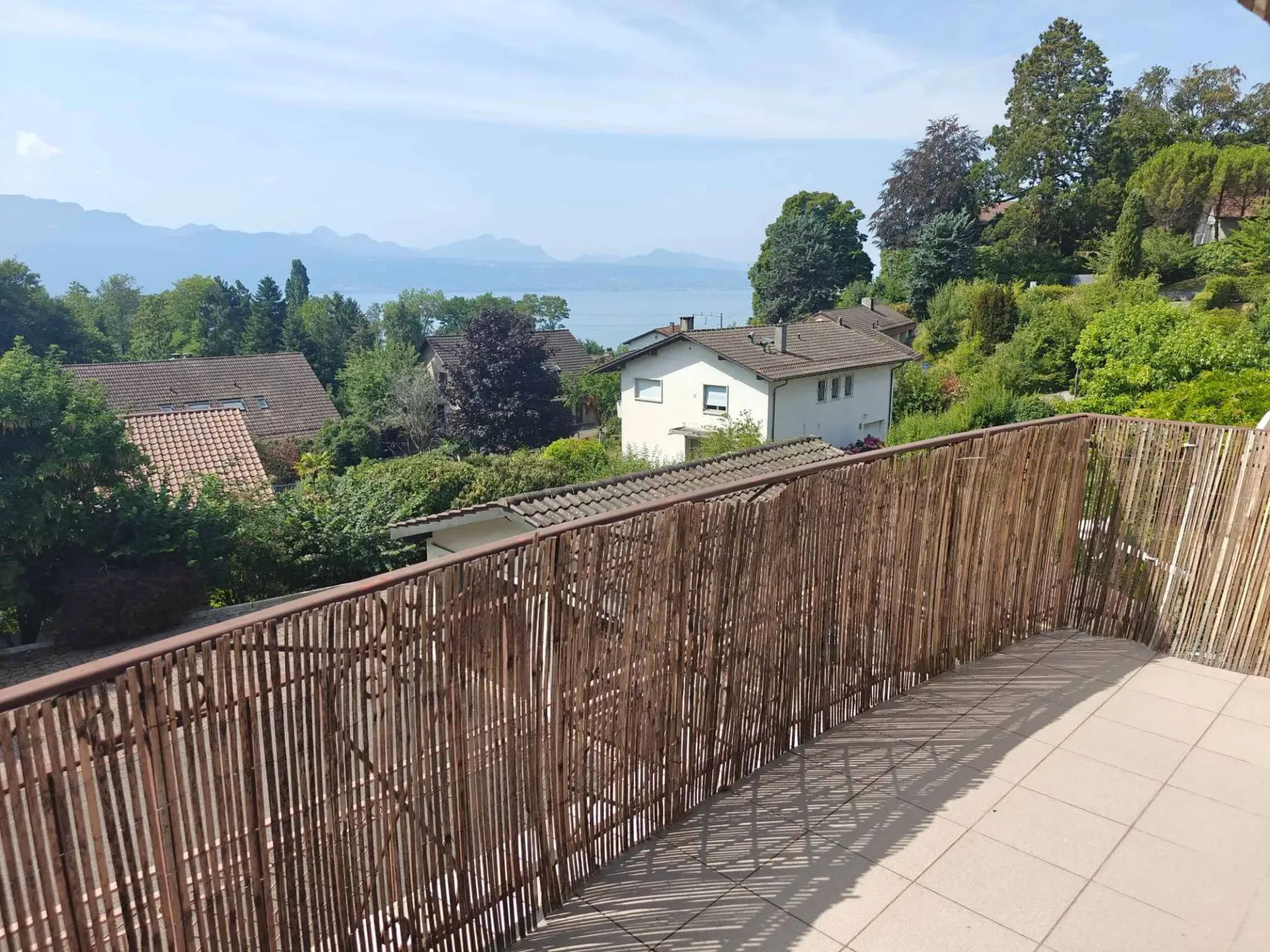 Beautiful 4.5-room apartment with lake view