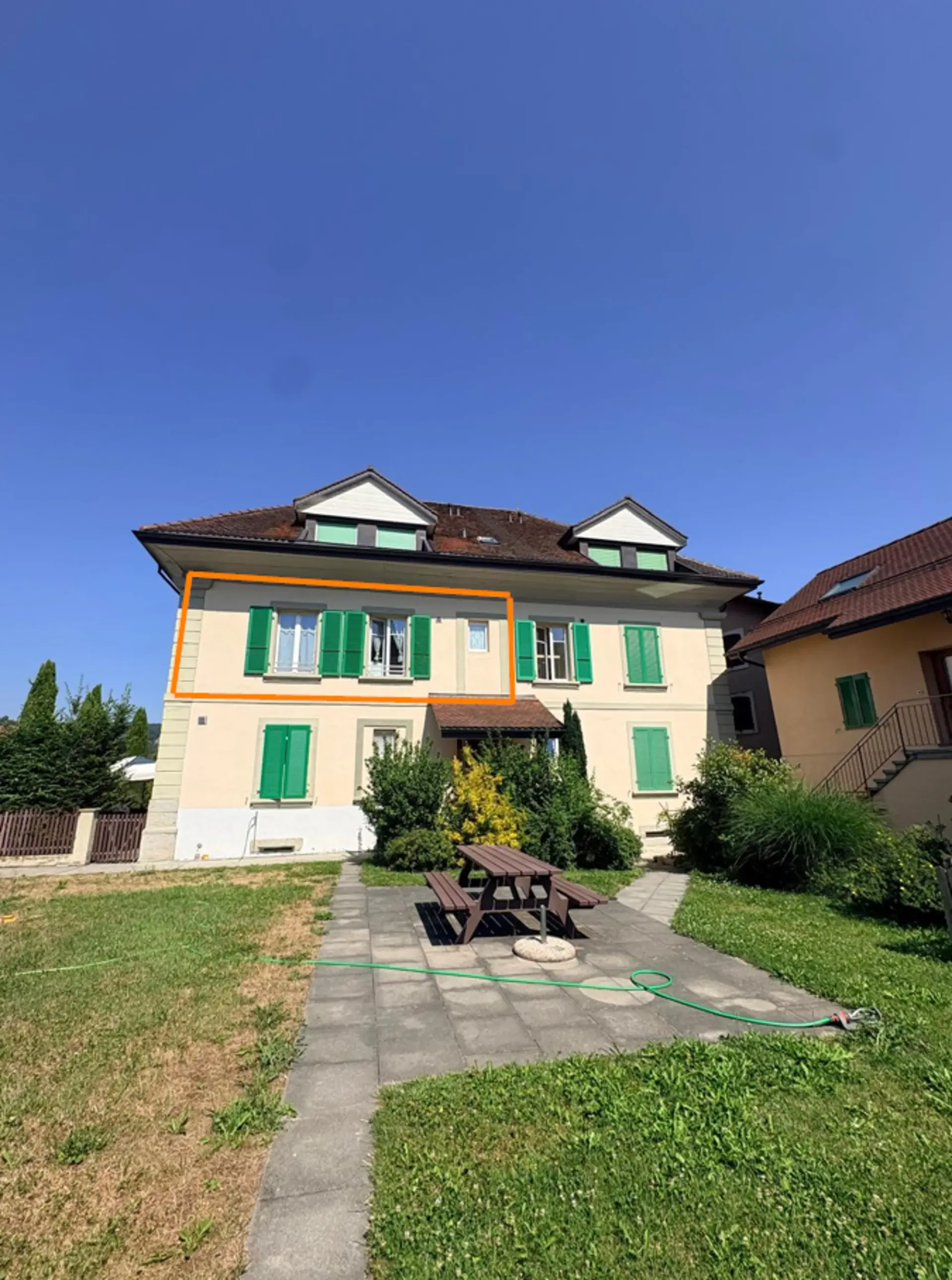 Schönes 4.5-Zimmer-Apartment mit ca. 100 m² in einem charaktervollen Gebäude in Henniez