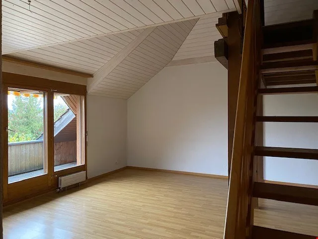 Heimelige 3-Zimmer Dachgeschosswohnung mit Galerie in Kiesen