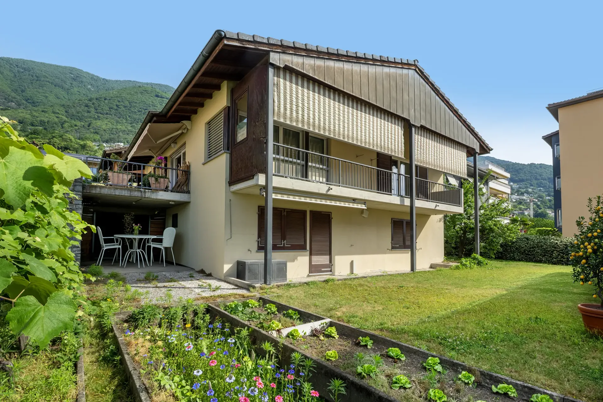 Einfamilienhaus mit Garten und Blick auf den Lago Maggiore