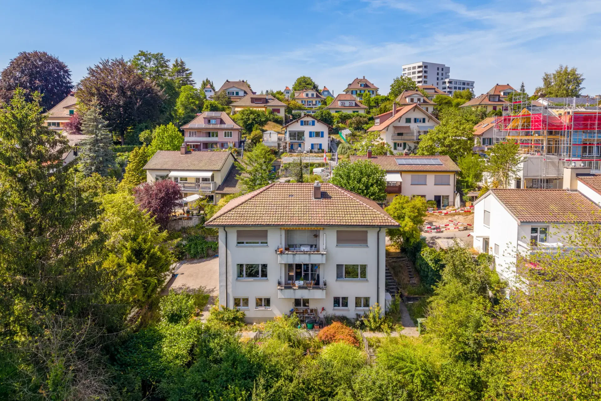 Zweifamilienhaus mit Gartenparadies und Entwicklungspotenzial