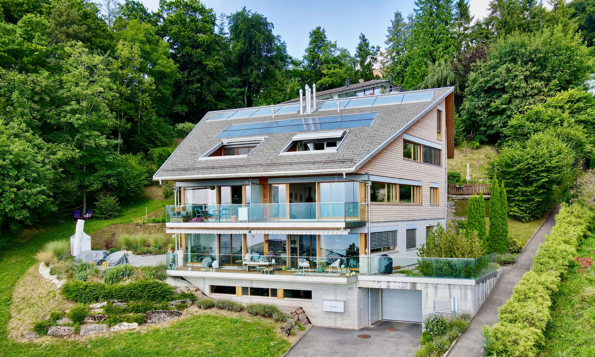 Appartement sofort bezugsbereit mit 2 Zimmern, Terrasse und Panoramablick