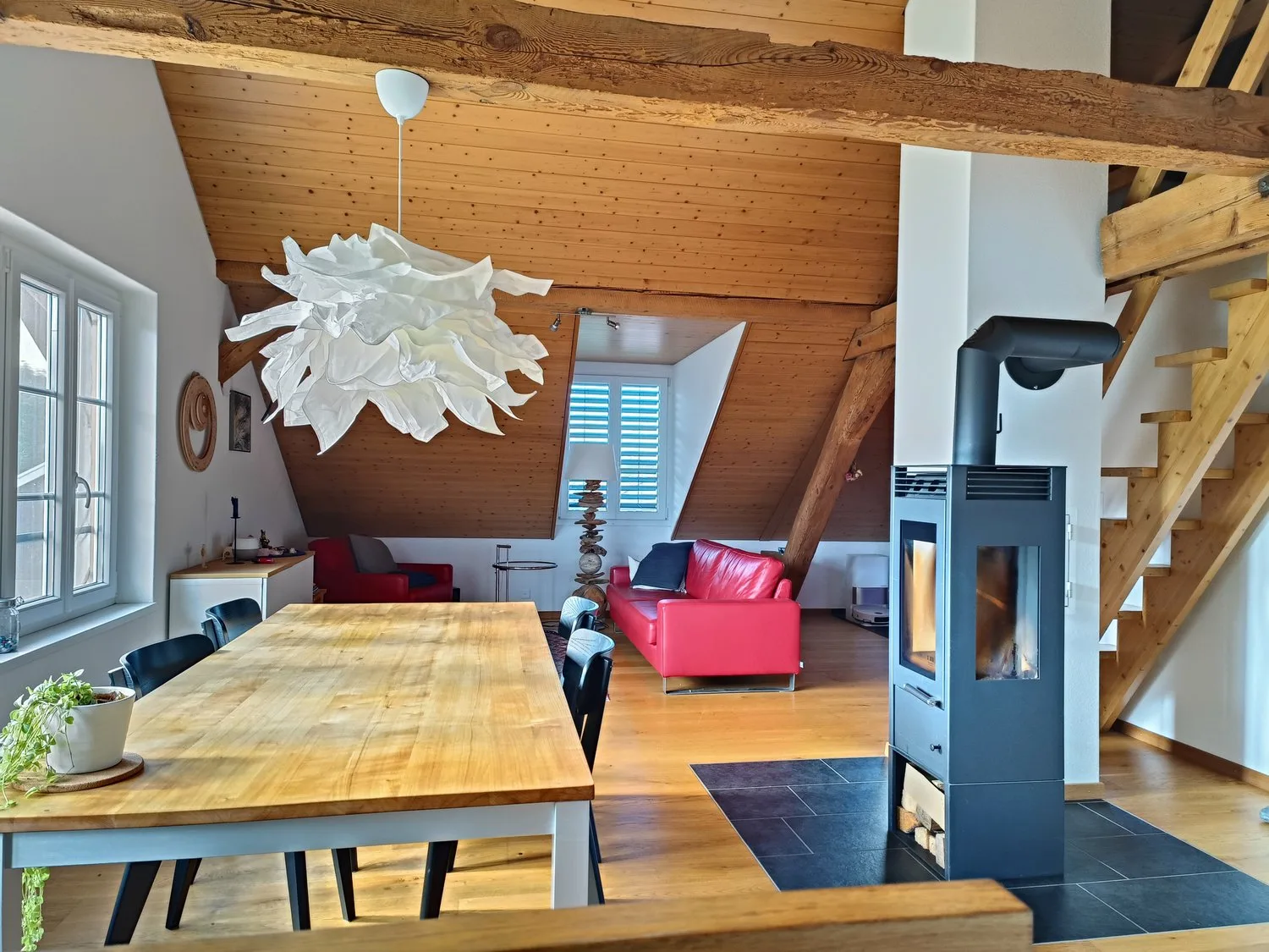 Helle 3 1/2-Zimmer-Dachwohnung mit Terrasse in Galmiz
