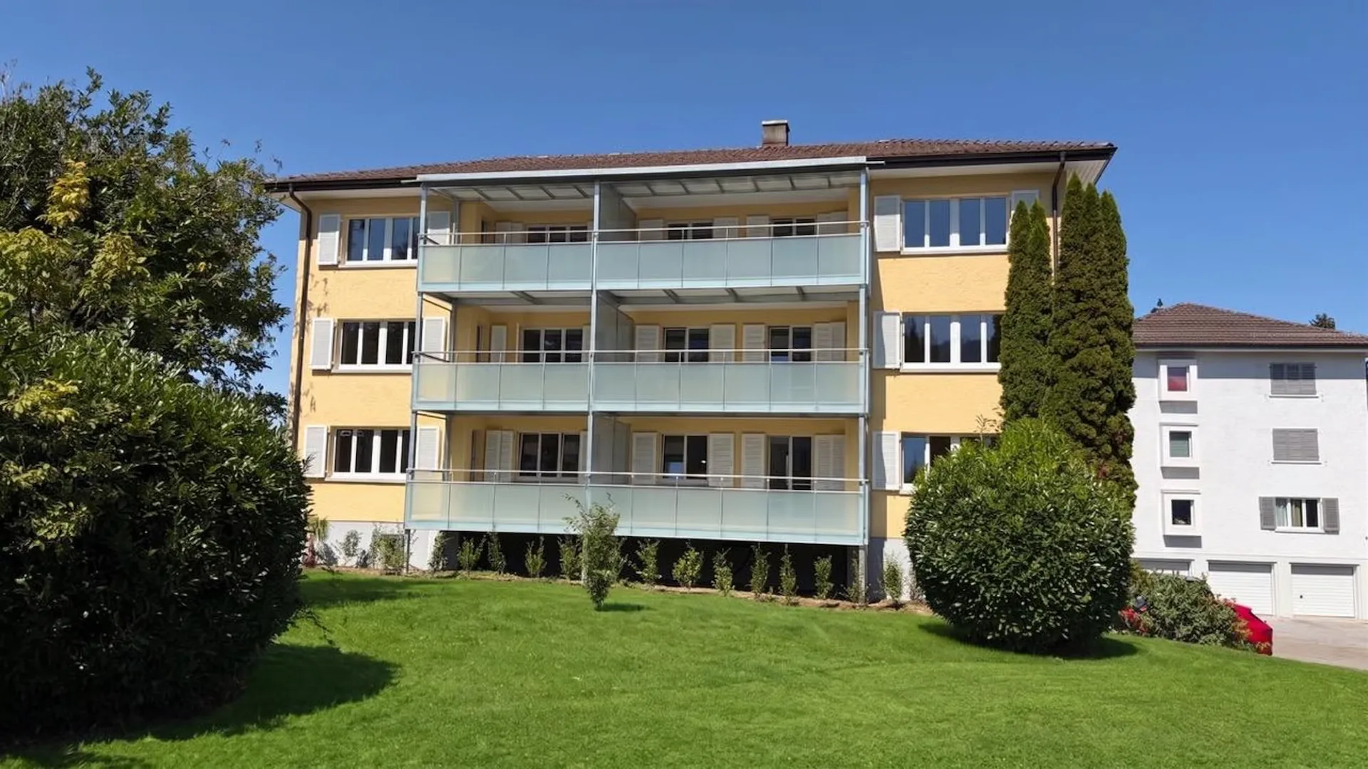 Appartement de 4 pièces complètement rénové avec grand balcon