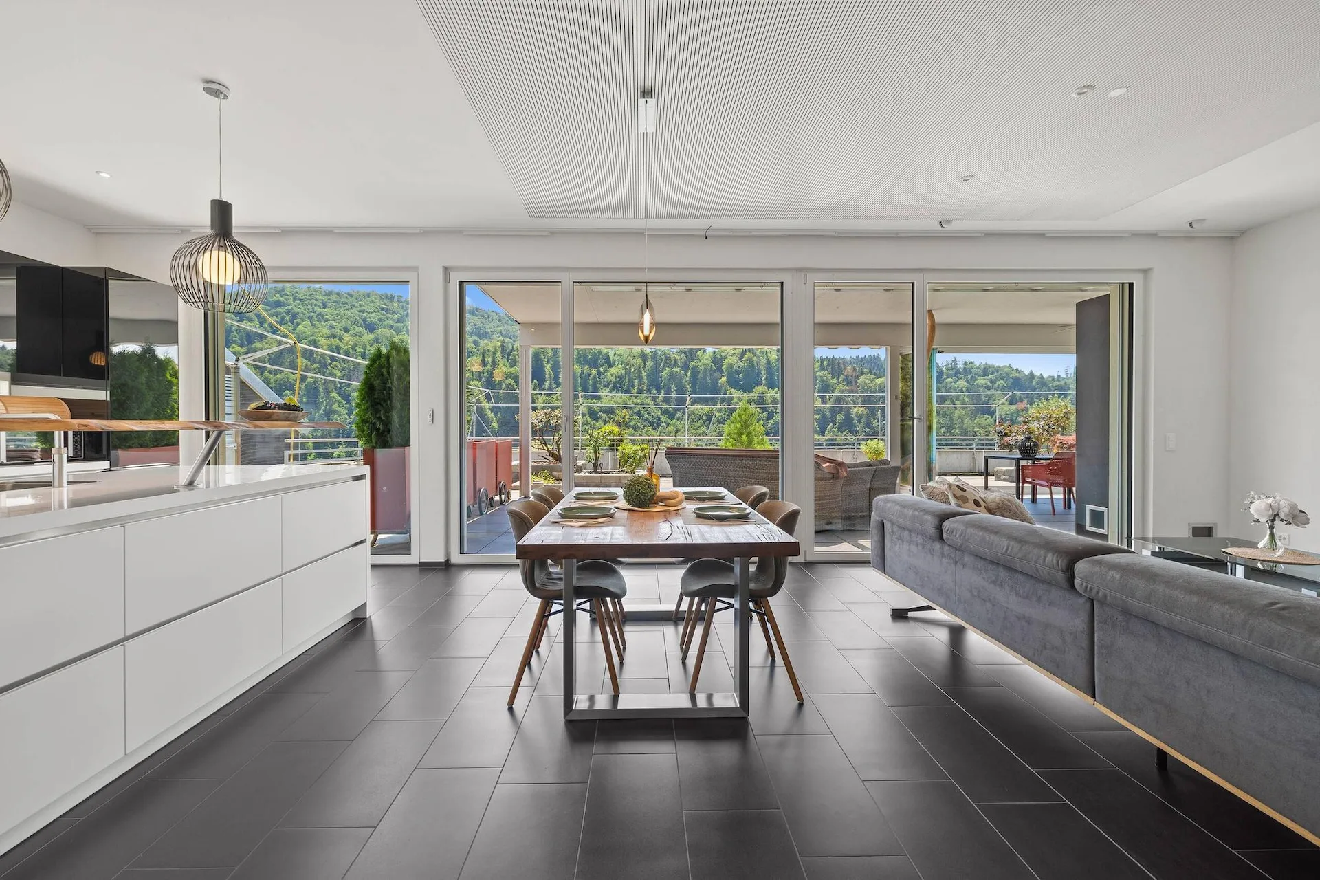 MEHR NATUR. MEHR RUHE.  MEHR ZUHAUSE - EXKLUSIVE WOHNUNG MIT  221 M² TERRASSE
