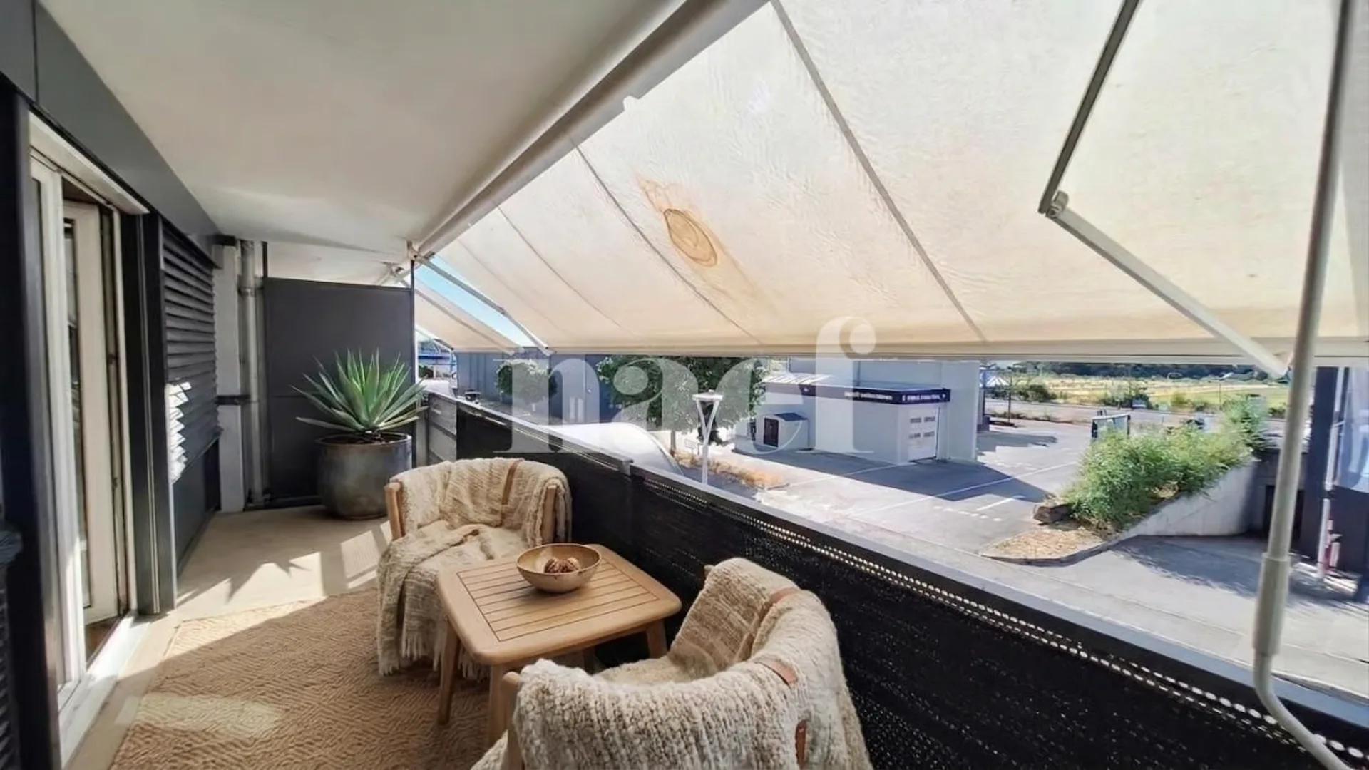 Schönes Apartment von ca. 103 m2 mit 4,5 Zimmern im 1. Stock mit Balkon