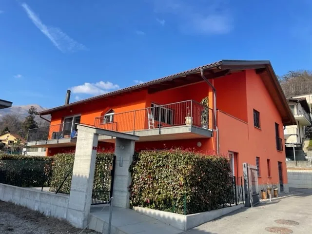 Modernes 3.5-Zimmer-Apartment in Lema Curio mit privatem Garten