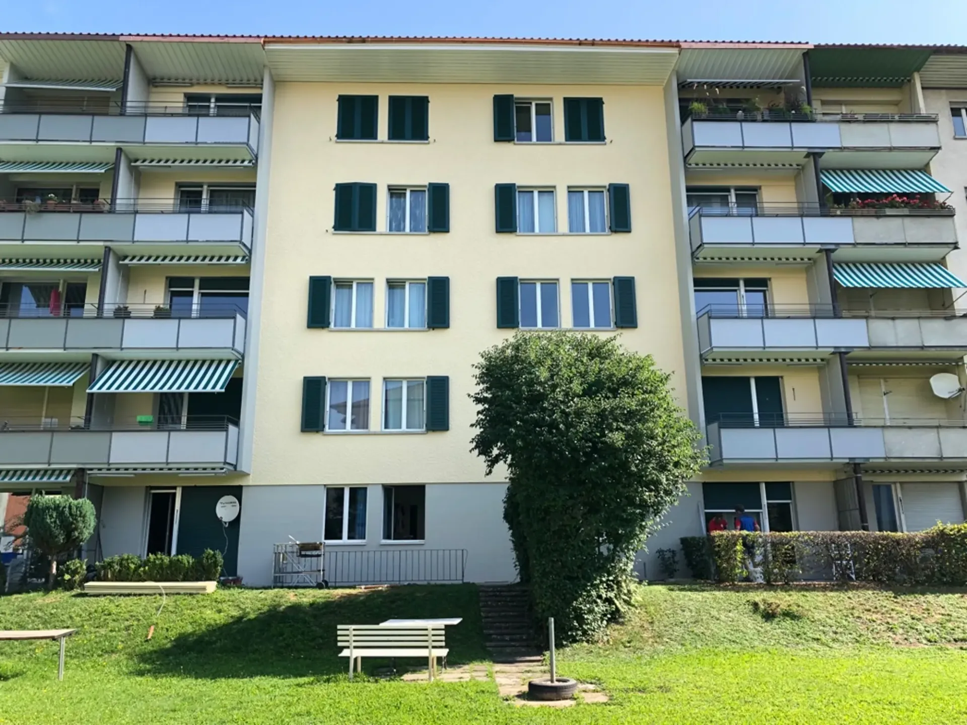 Appartamento di 4 1/2 locali, 4° piano a destra