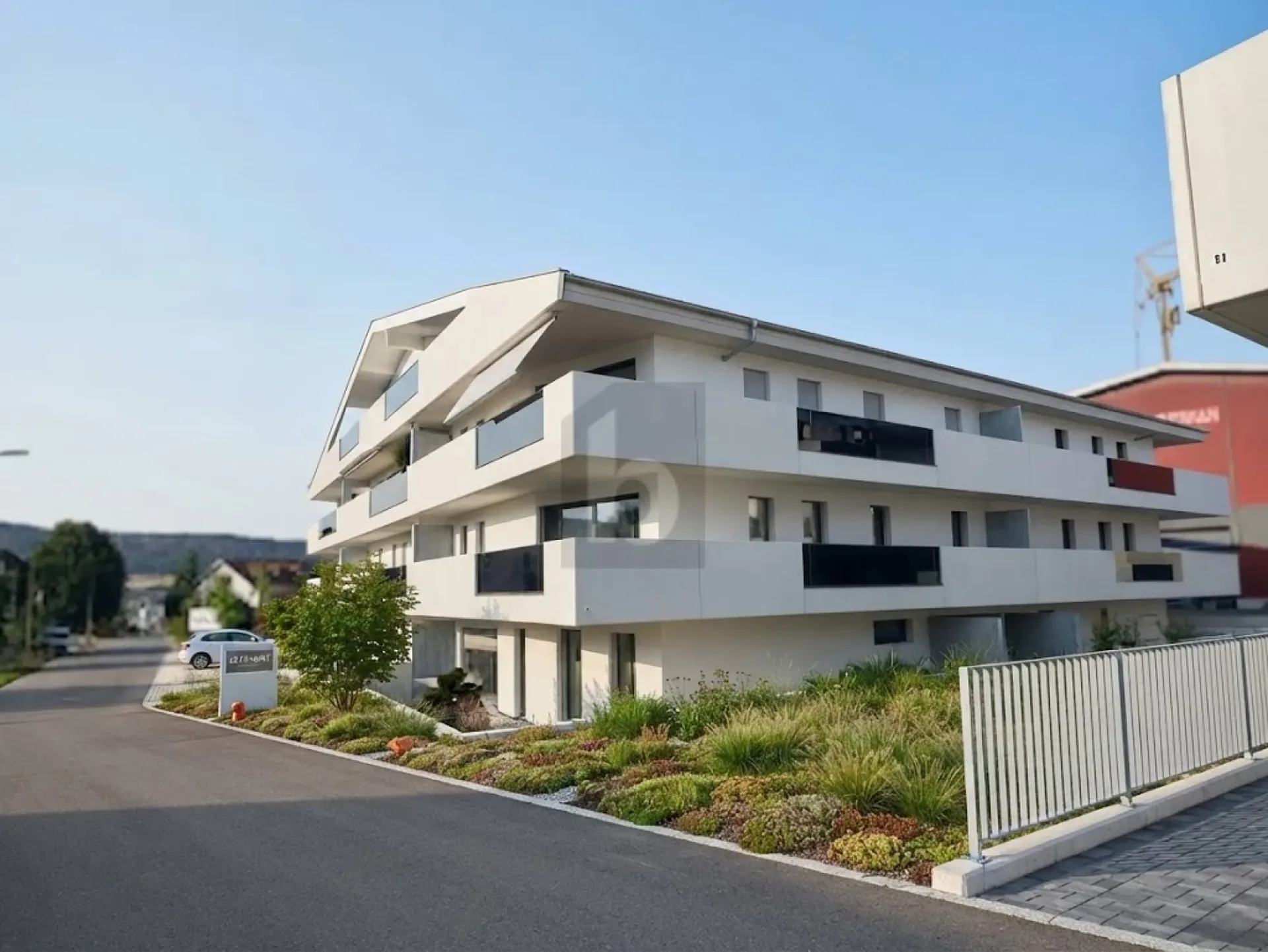 BRIGHT, MODERN AND QUIET